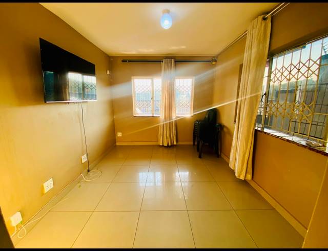 3 BEDROOM FLAT TO LET IN KENVILLE